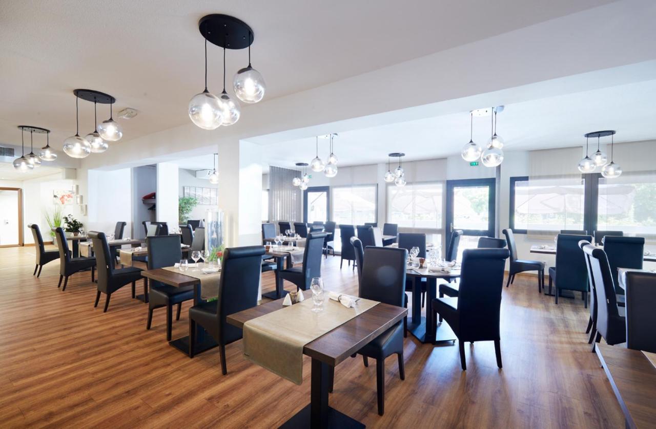 Logis Des Trois Massifs Hotel Claix  Kültér fotó