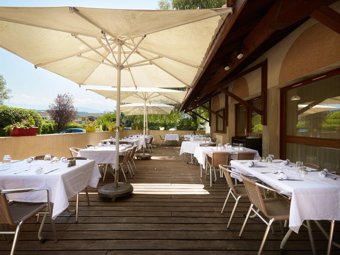 Logis Des Trois Massifs Hotel Claix  Kültér fotó