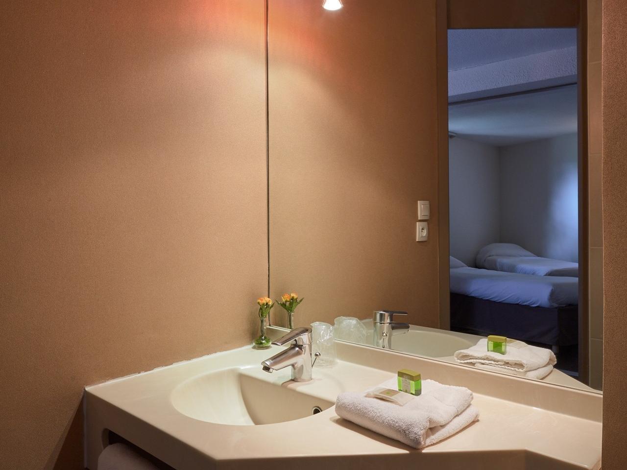 Logis Des Trois Massifs Hotel Claix  Kültér fotó