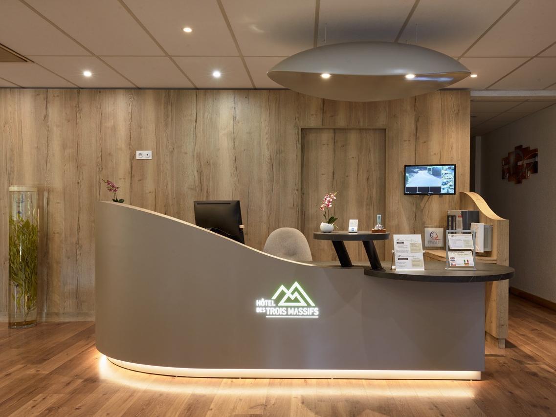 Logis Des Trois Massifs Hotel Claix  Kültér fotó