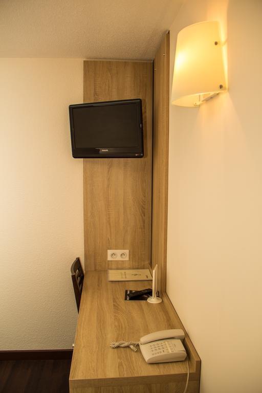 Logis Des Trois Massifs Hotel Claix  Kültér fotó