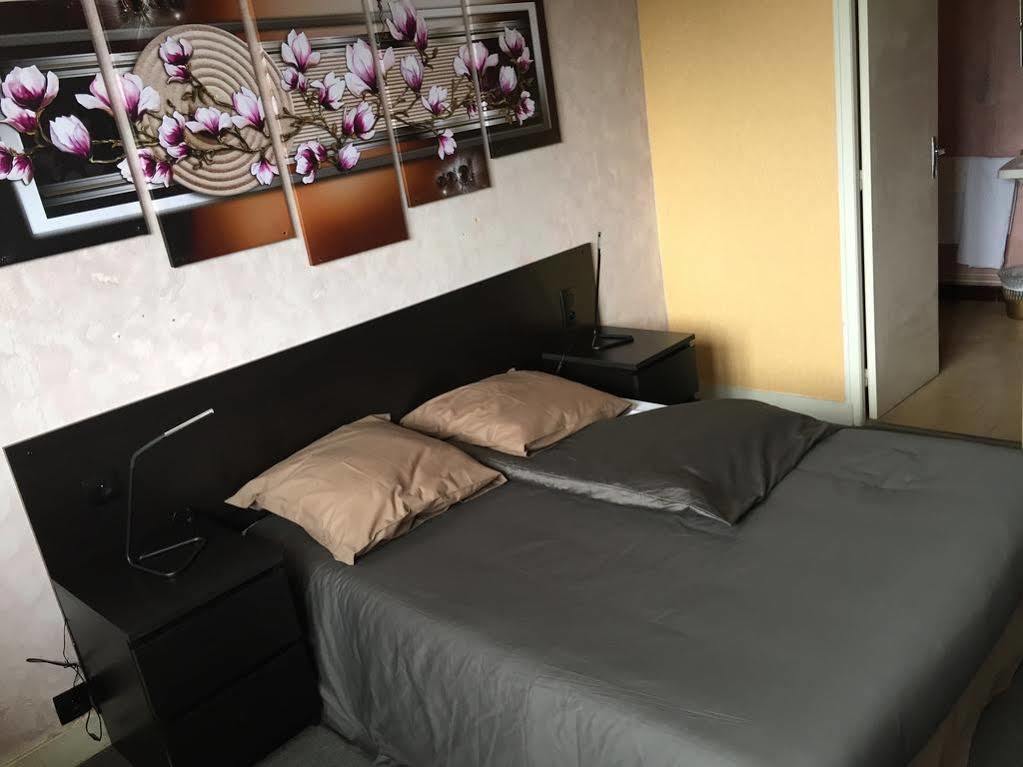 Logis Des Trois Massifs Hotel Claix  Kültér fotó