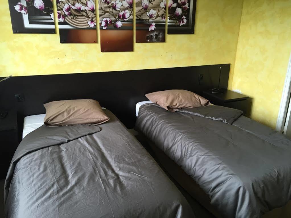 Logis Des Trois Massifs Hotel Claix  Kültér fotó
